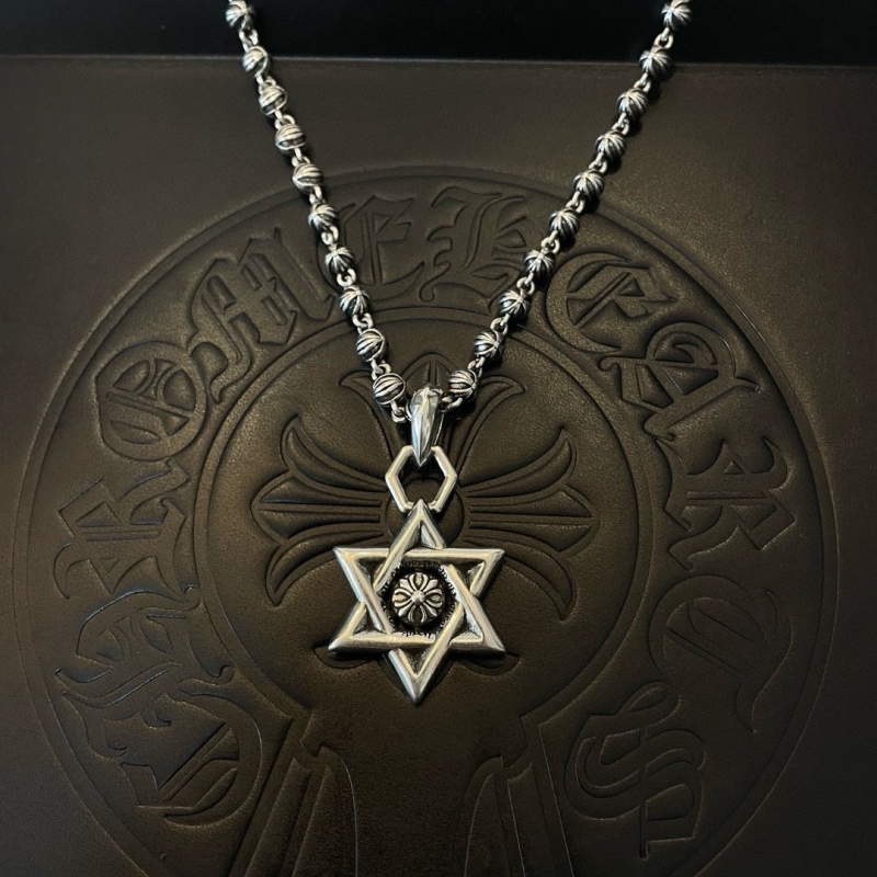 Ch**me He**ts necklaces